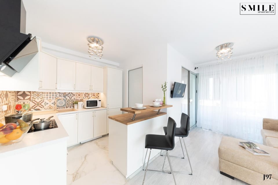 TV and multimedia, Kitchen or kitchenette, Living room, Seating area, Evening entertainment, oven
