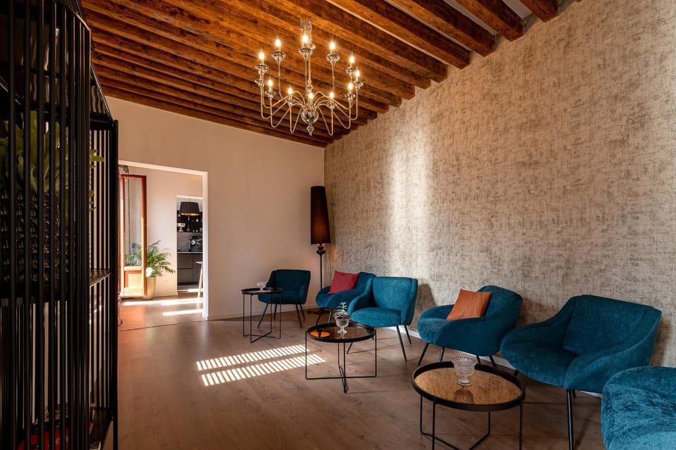Communal lounge/ TV room