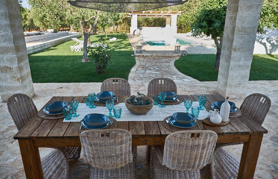 Day, Balcony/Terrace, Decorative detail, Seating area