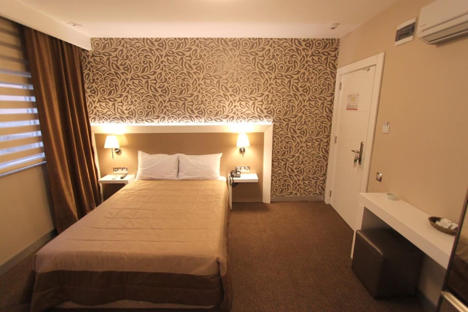 Bed, Photo of the whole room, Bedroom, internet, wardrobe, air conditioner