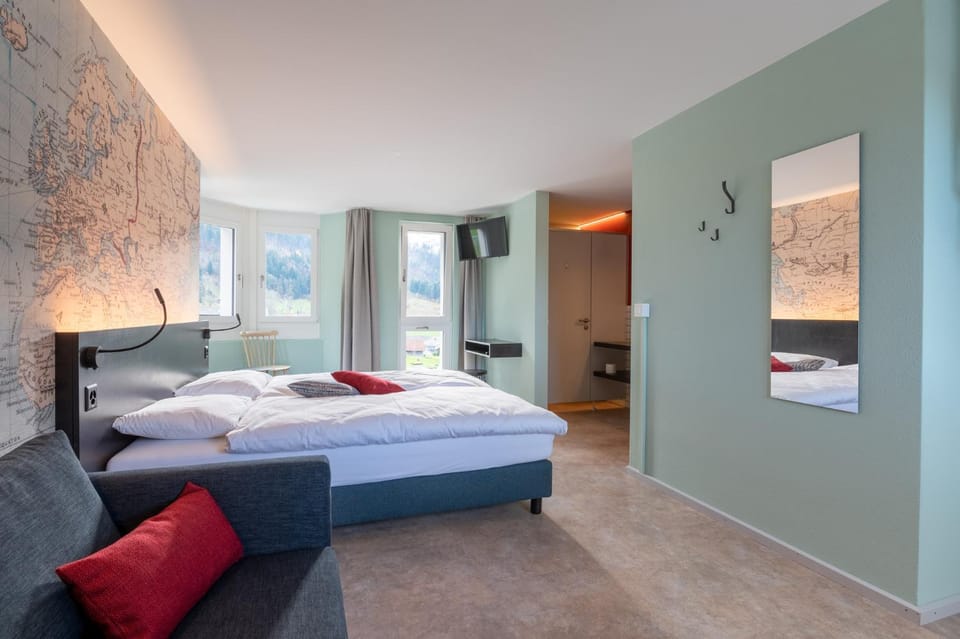 Bed, TV and multimedia, Photo of the whole room, Bedroom