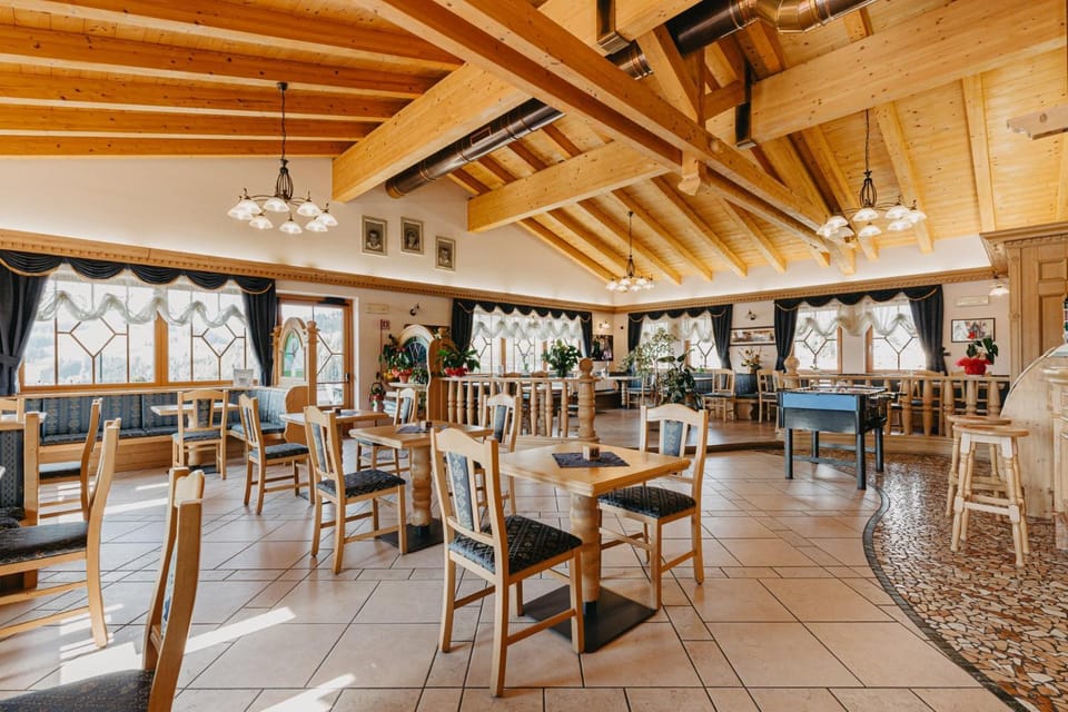 Restaurant/places to eat, Banquet/Function facilities