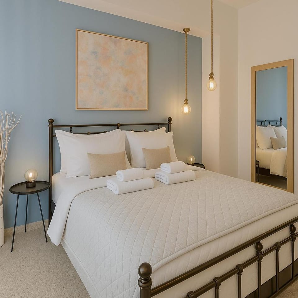 Bed, Photo of the whole room, towels