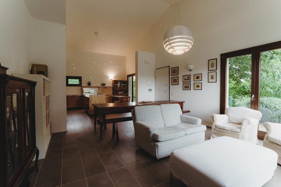 Garden, TV and multimedia, Living room, Seating area, Garden view, cot, kitchen