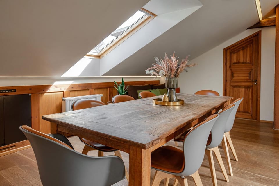 Living room, Seating area, Dining area