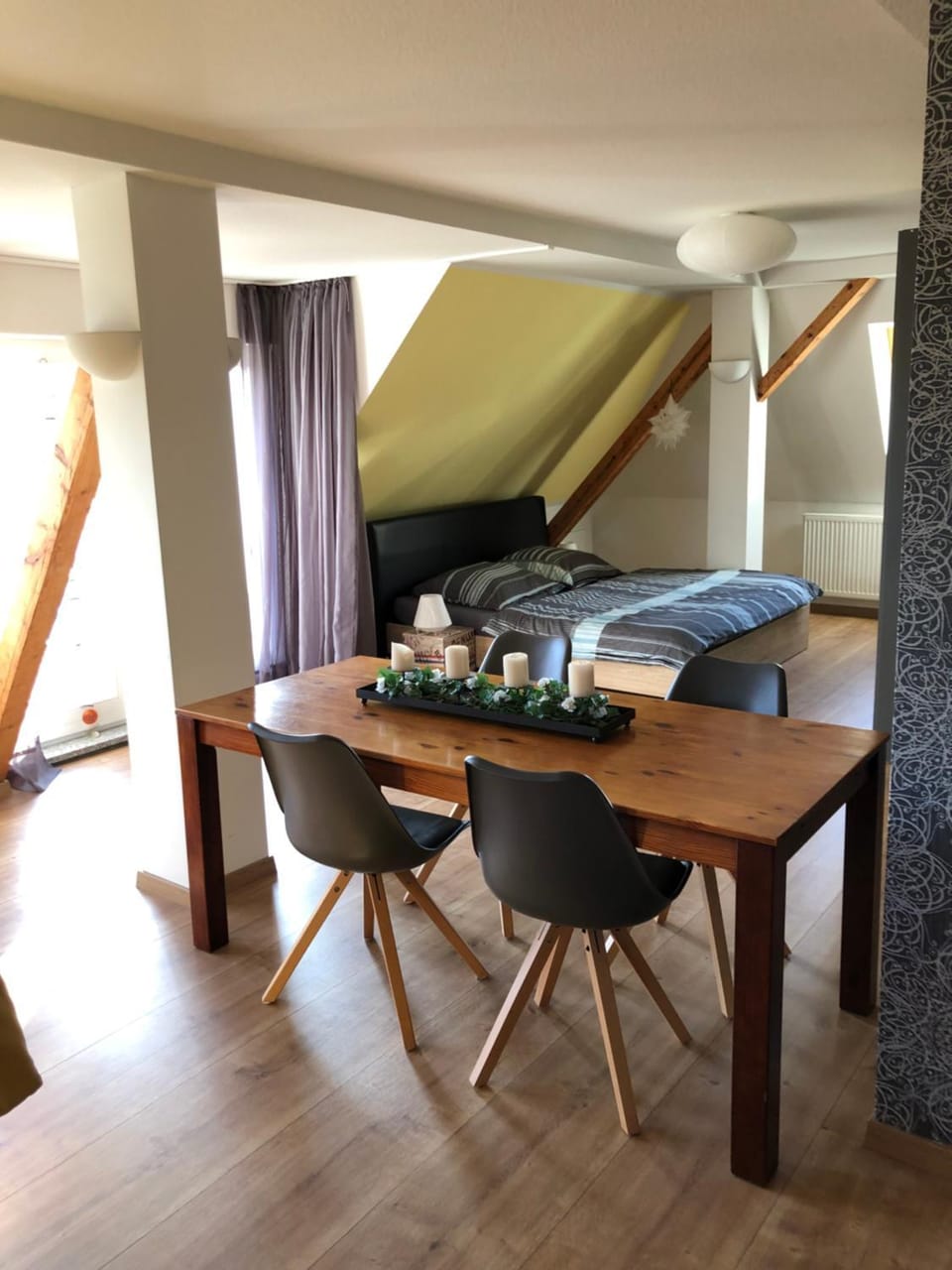 Bed, Living room, Photo of the whole room, Seating area