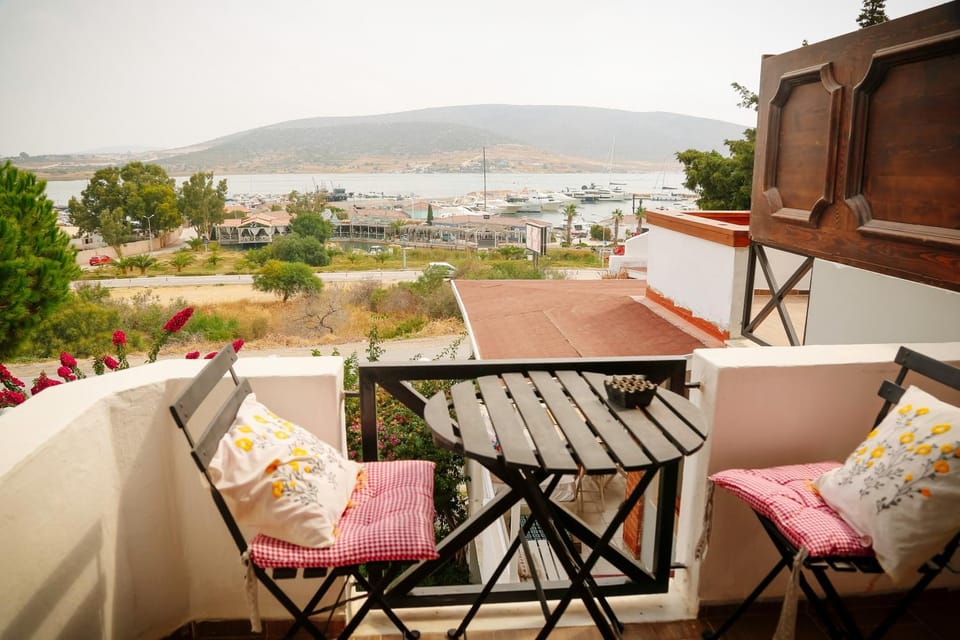 Day, Natural landscape, Balcony/Terrace, Mountain view