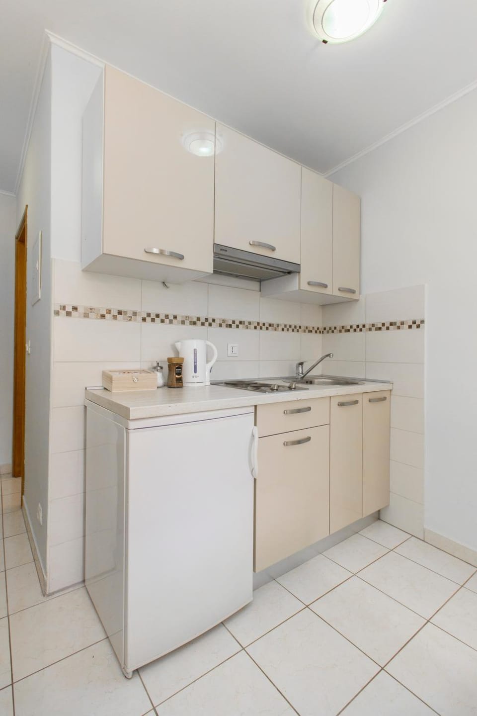 Kitchen or kitchenette, Food, Drinks