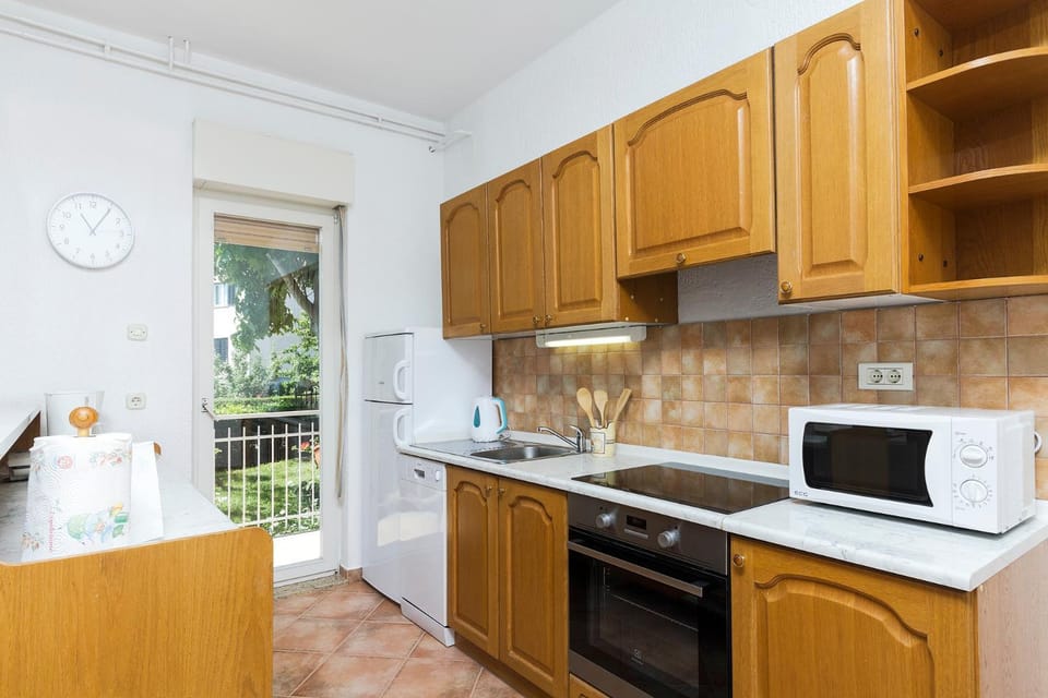 Kitchen or kitchenette, microwave, oven, stove