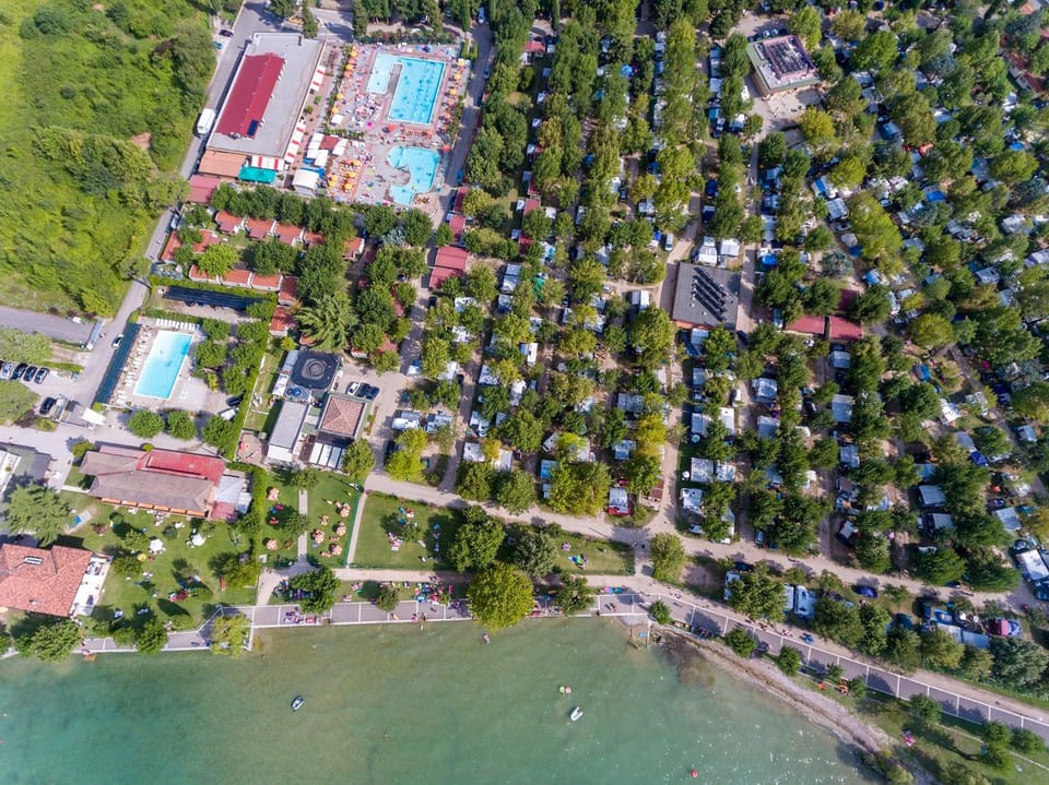 Bird's eye view, Lake view, Pool view