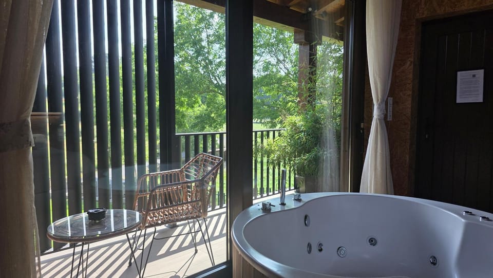 REMANSO DE TRASFONTAO Casa das Árbores & Bubble Country House in Galicia