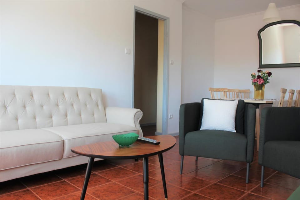 TV and multimedia, Coffee/tea facilities, Living room, Seating area, Dining area