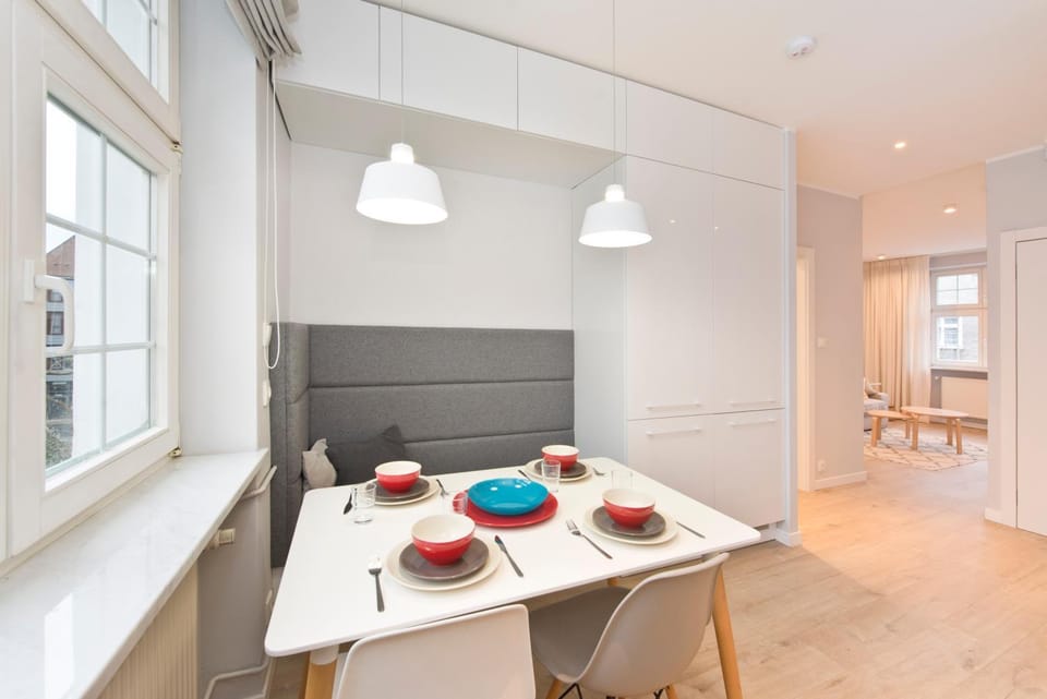 Kitchen or kitchenette, Seating area, Dining area