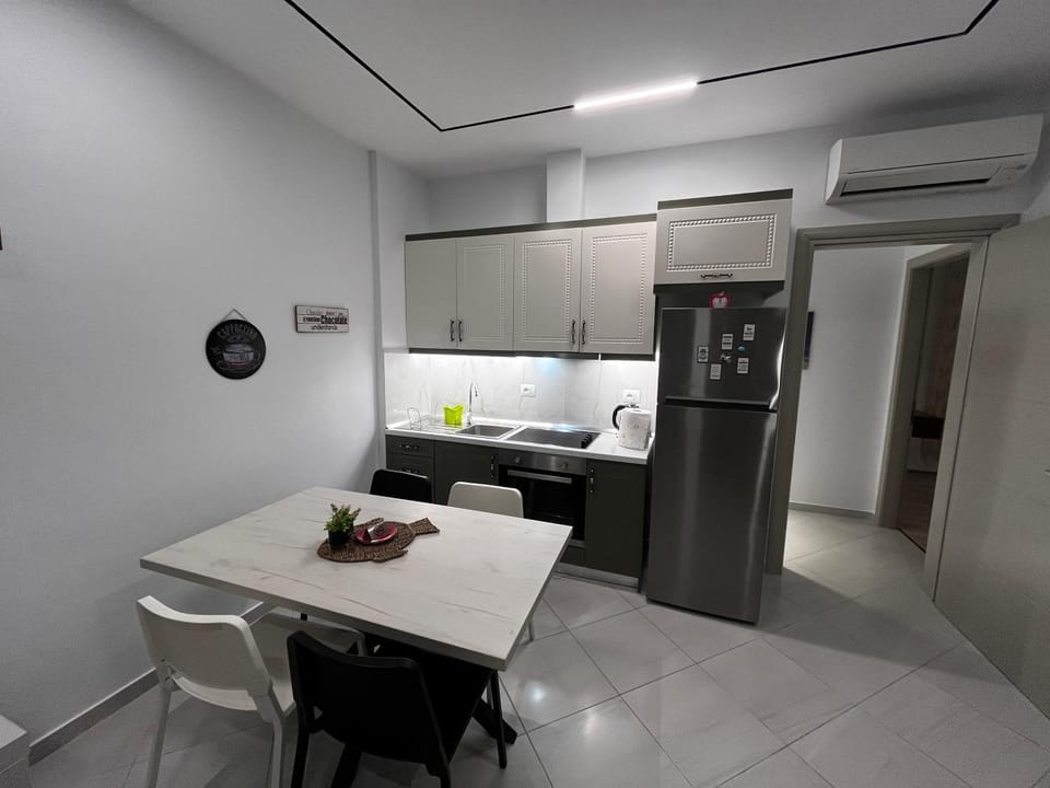 Kitchen or kitchenette, Dining area, oven, stove, air conditioner