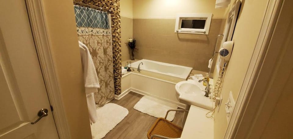 Acorn Hill Lodge and Spa Bed and Breakfast in Lynchburg