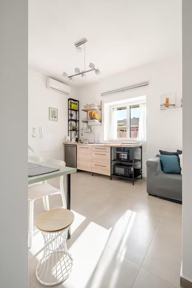 Kitchen or kitchenette, kitchen