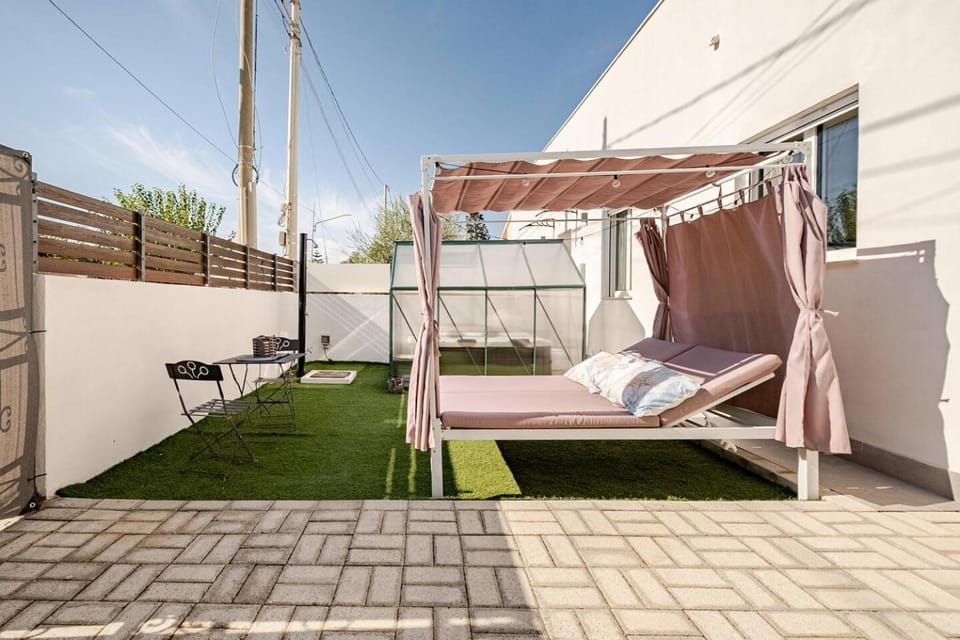Garden view, sunbed