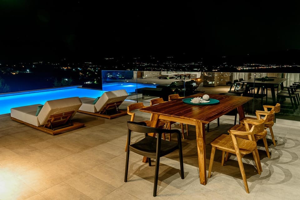 Patio, City view, Mountain view, Sea view