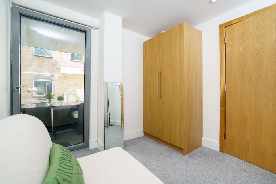 Bed, Photo of the whole room, Bedroom, wardrobe