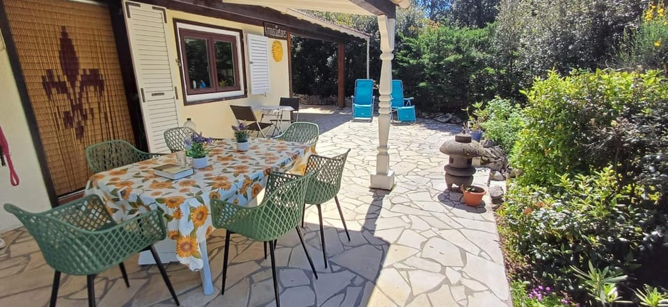 Property building, Garden, Balcony/Terrace, Dining area
