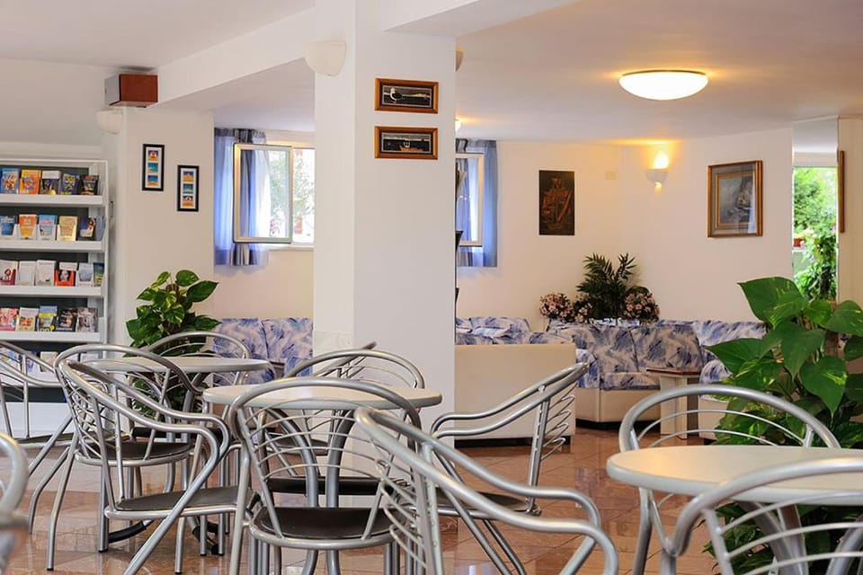 Lounge or bar