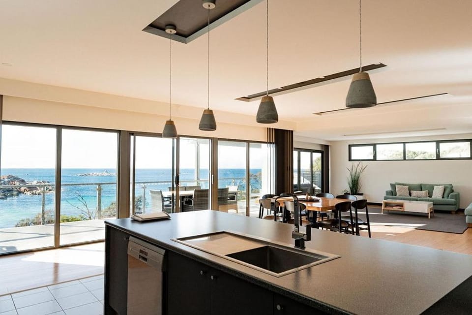 The Cove Bay of Fires House in Binalong Bay