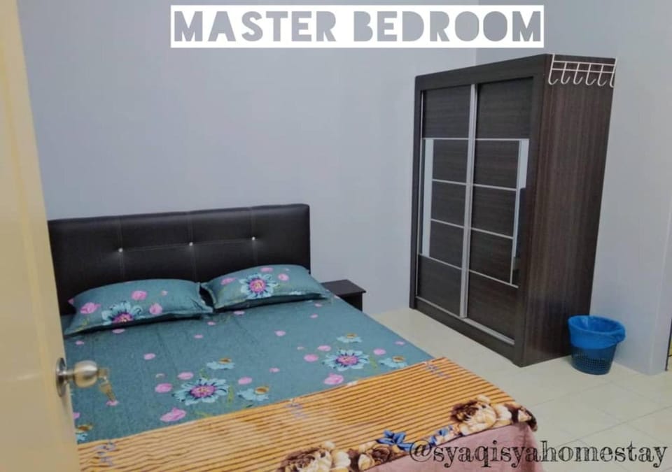 Bedroom, wardrobe
