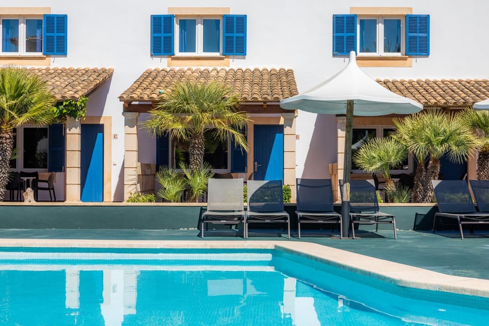 Property building, Swimming pool, Swimming pool