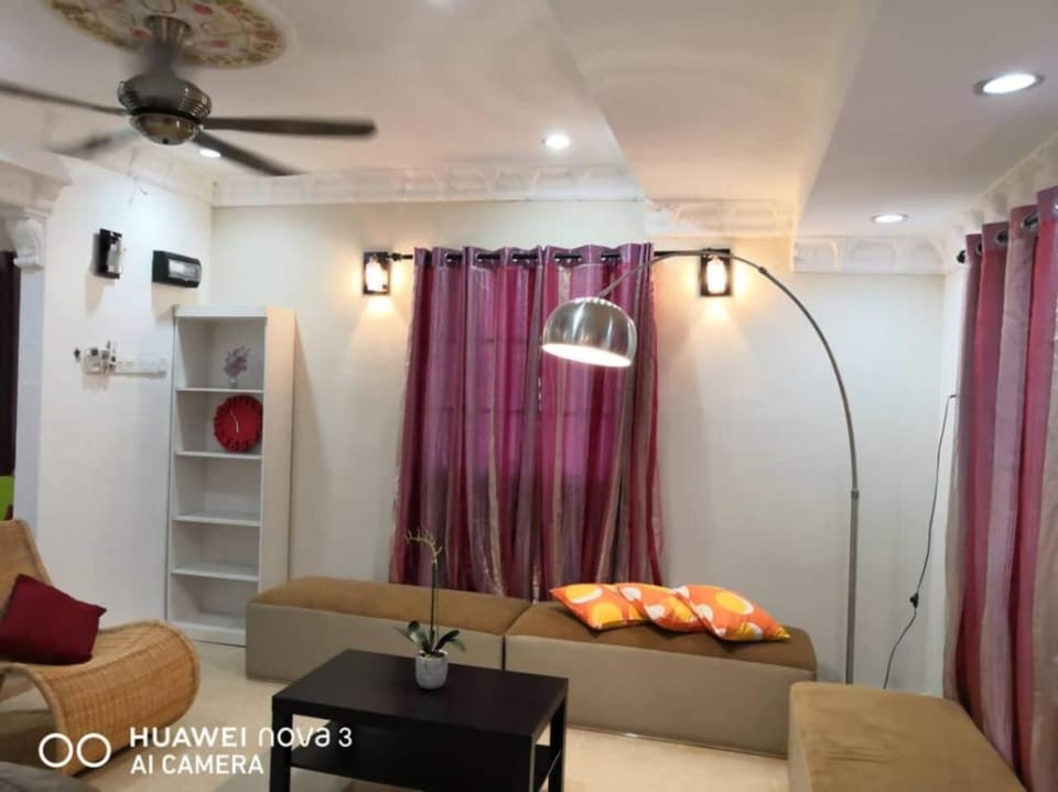 IBU HOME-TO-STAY PASIR GUDANG House in Johor
