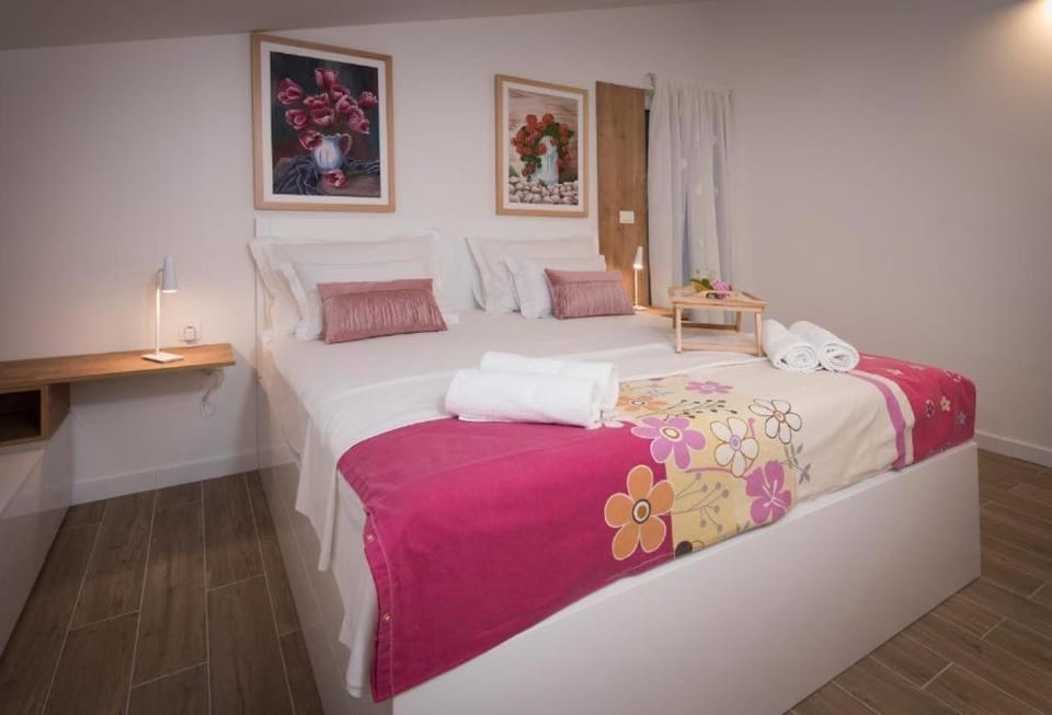 Villa J&J Apartments Residence with Swimming pool Apartment in Podstrana