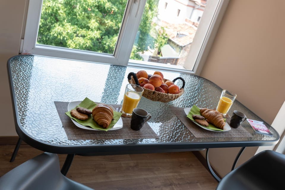 Dining area, Food