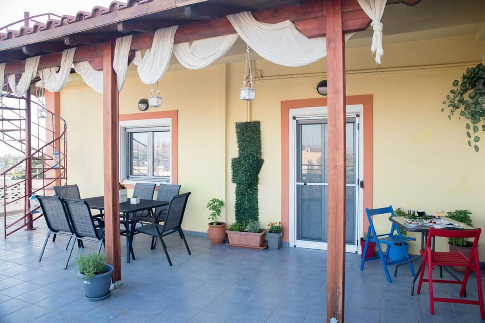 Facade/entrance, Balcony/Terrace
