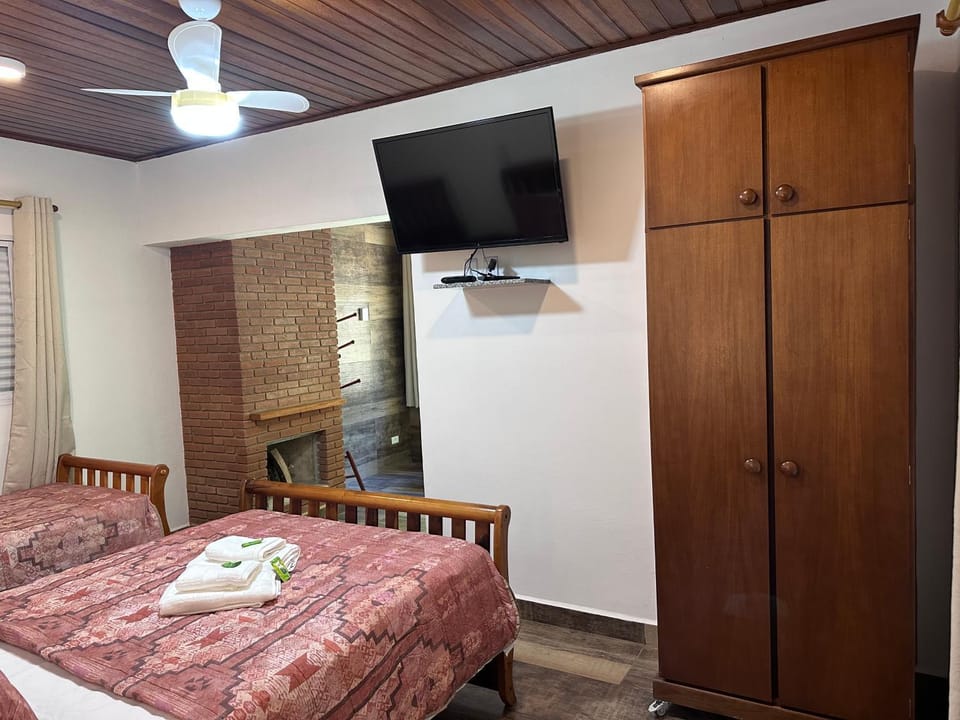 Bed, TV and multimedia, Photo of the whole room, Bedroom, hair dresser, towels, wardrobe