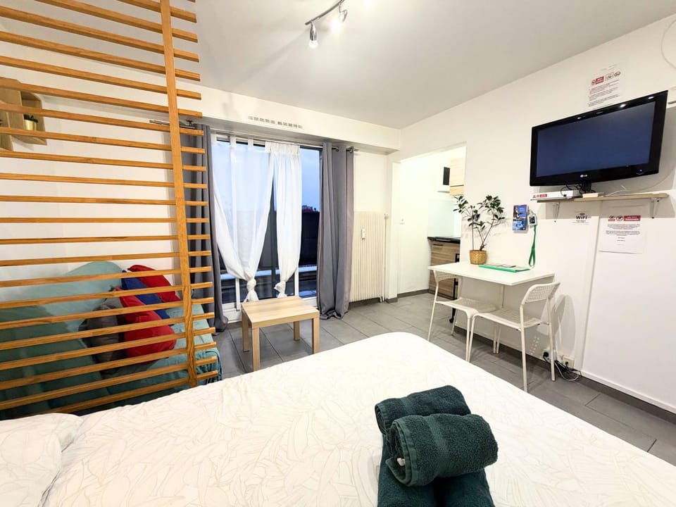 Suite Athéna - Melun gare RER - Studio avec Balcon et parking Apartment in Île-de-France