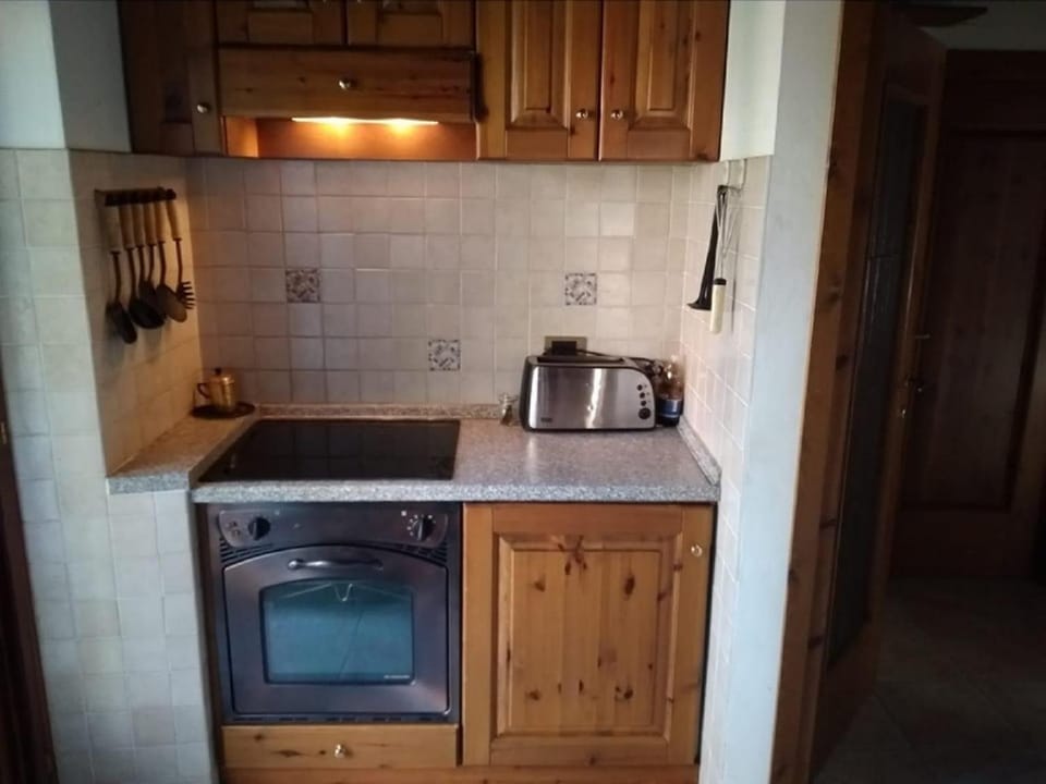 Kitchen or kitchenette, Food and drinks, Meals