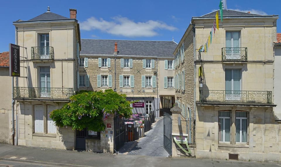 Facade/entrance, Neighbourhood, Street view, Location