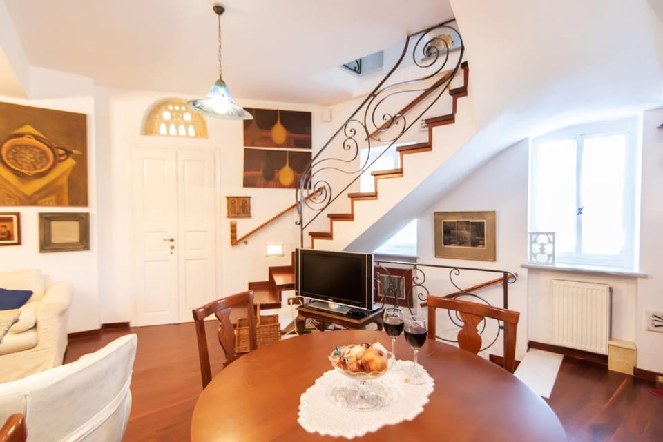 Communal lounge/ TV room, Dining area