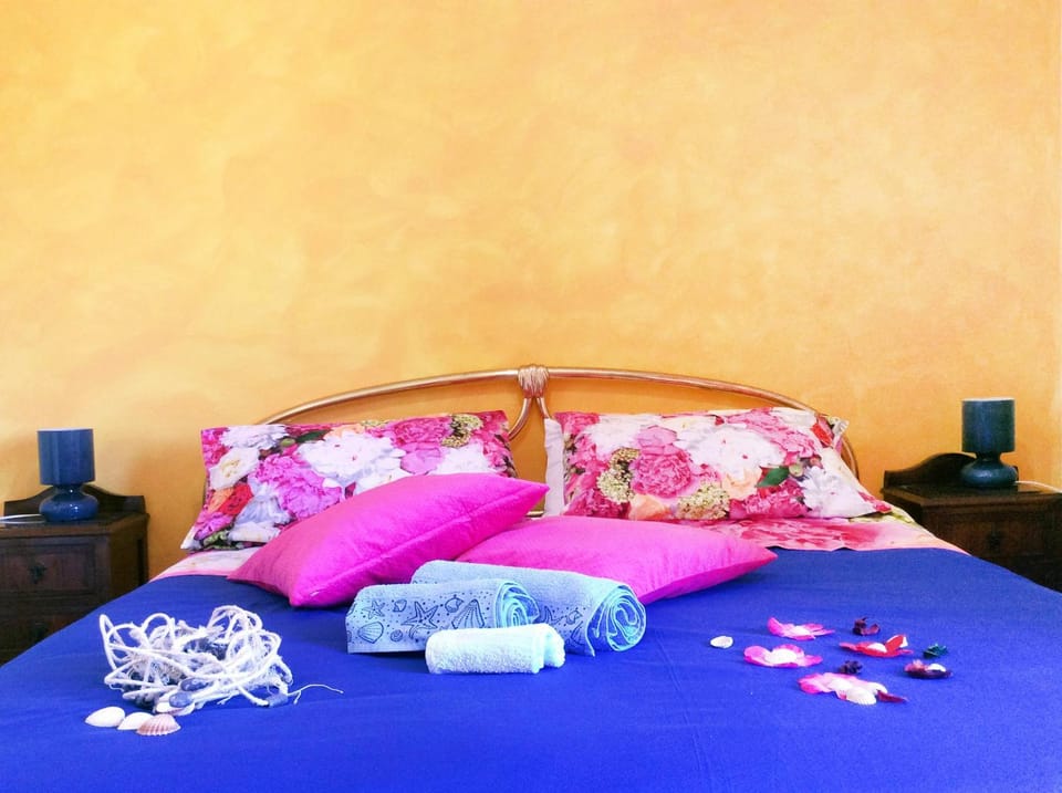 Bed, Decorative detail, Bedroom, Inner courtyard view