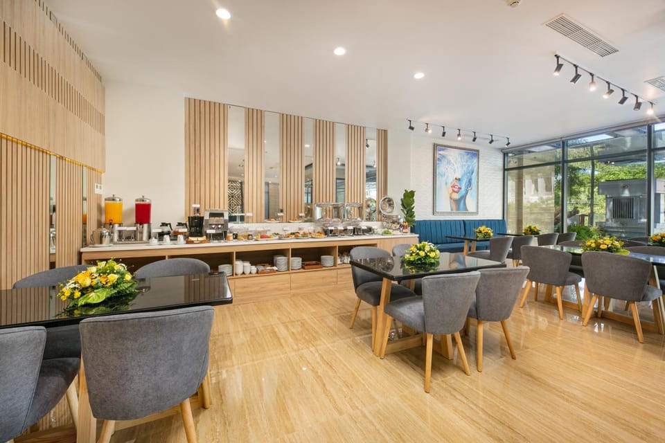 Restaurant/places to eat, Food and drinks, Internal: Not applicable to any particular room