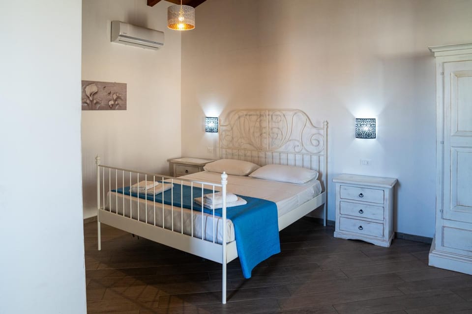Bed, Photo of the whole room, Bedroom, air conditioner