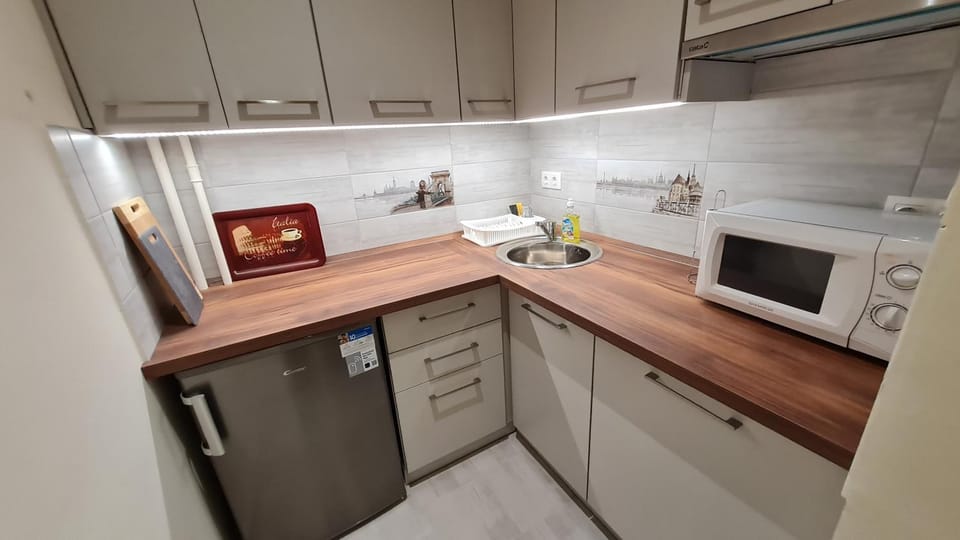 Gyöngyi apartman Apartment in Budapest