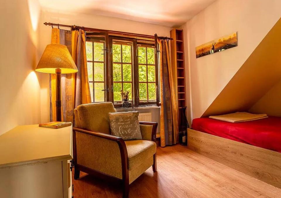 Photo of the whole room, Seating area, Bedroom