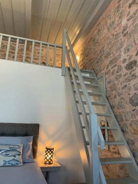 Port Mansion Studio 2 Hydra - not a hotel House in Islands