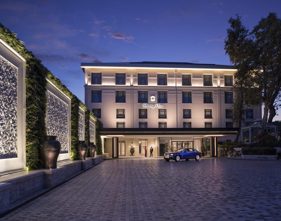Property building, Facade/entrance, Logo/Certificate/Sign