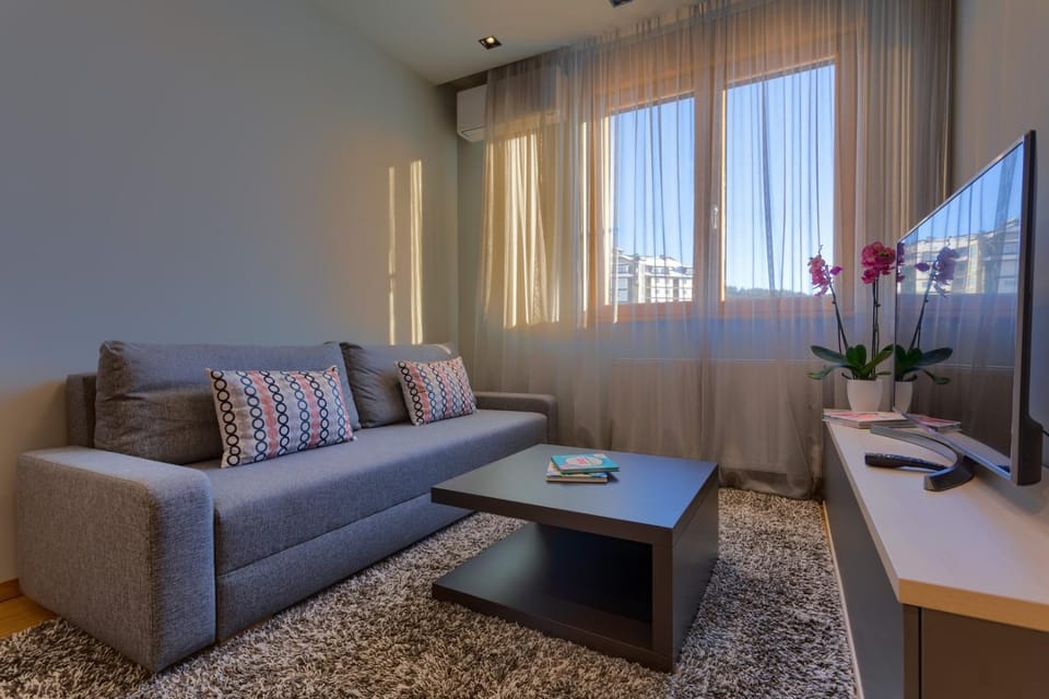 TV and multimedia, Living room, Seating area