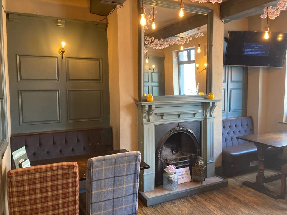 Lounge or bar, Dining area, flat iron