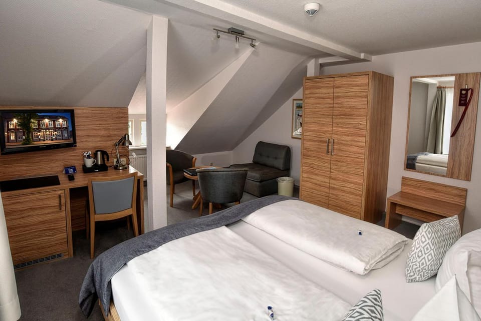 Photo of the whole room, Decorative detail