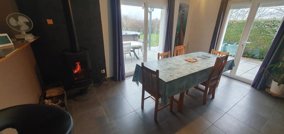 Dining area, flat iron