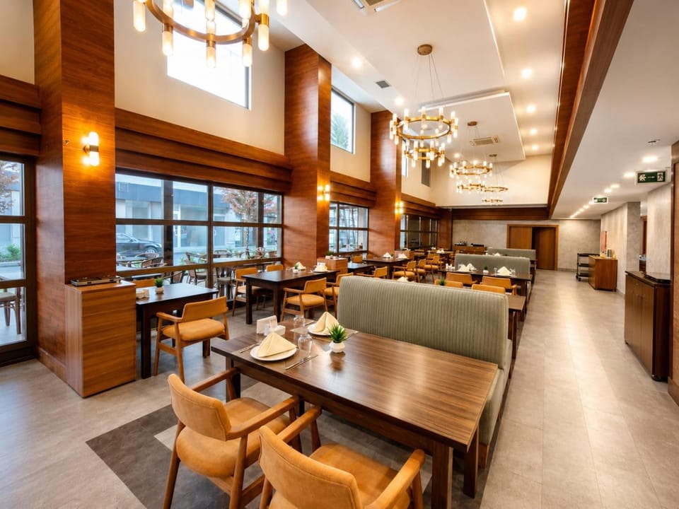 Restaurant/places to eat, Restaurant/places to eat, Food and drinks, Banquet/Function facilities, Food, Breakfast, Buffet breakfast