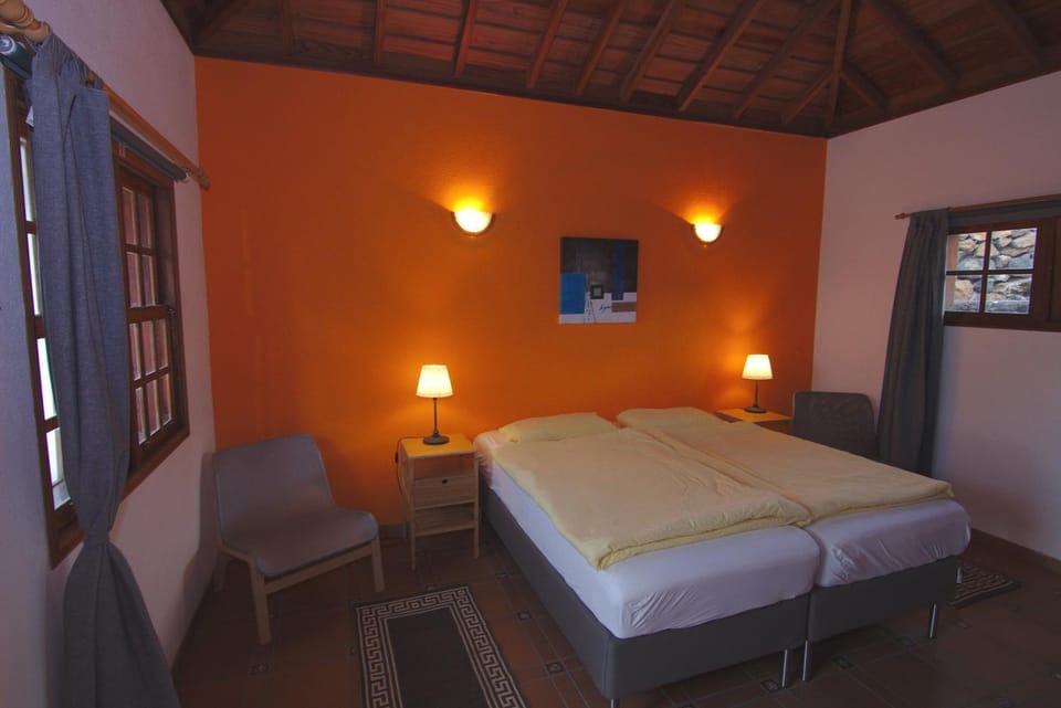 Bed, Photo of the whole room, Decorative detail